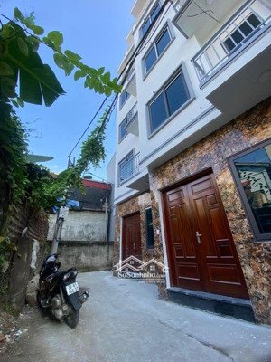 "nhà 5 tầng mới thượng cát , bắc từ liêm 40,,có thang máy, sổ vuông đẹp, đủ công năng,