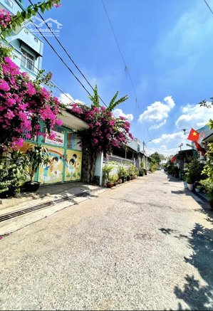nhà 4x19, mặt tiền hồng sến, gần vinhomes q9, tiện xây mới 4 tầng, khu dân trí cao, giá 4.9 tỷ