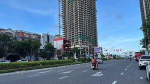 bán đất đường phạm văn đồng . dt 333m2 ngang 15m xây cao tầng - cho thuê 130 triệu/tháng cực vip