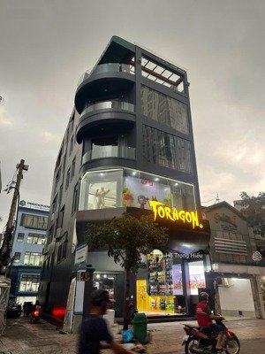 giảm 4 tỷ! bán nhà góc 2 mặt tiền ngô quyền, p5, quận 10 (6,5x16m) 4 tầng, bán 21 tỷ, thuê 81 tr