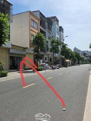 nhà cấp 4 - mặt đường 18m - nhà hai mặt ngõ - kinh doanh các mặt hàng - dt 36m2 - mt 3.8m
