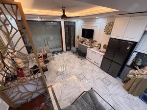 trung tâm cầu giấy, bán nhà phố trần thái tông, 50m, 6t, hơn 9 tỷ, sát phố