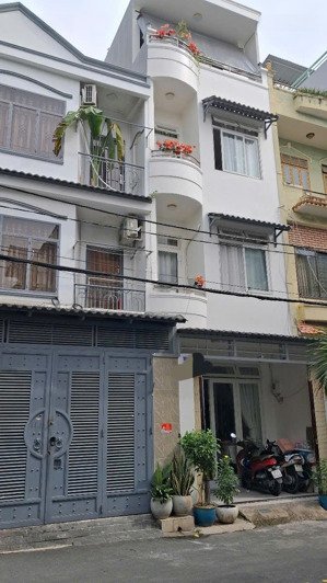 nhà đẹp sát mt phan văn trị - đối diện emart hxh, 1 trệt 2 lầu, tiện ích nội khu cityland