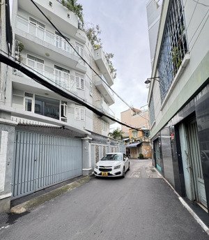 bán chdv 3 tầng (5 x 21m) nở hậu, hẻm oto, thu nhập 550tr/năm đường hoàng hoa thám