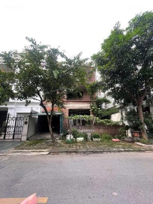 cho thuê nguyên căn biệt thự xây thô việt hưng - gần vinhomes riverside - vỉa hè - ô tô tránh