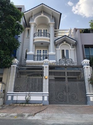 giảm gía bán gấp, biệt thự ngay thảo điền 12x15m, 2 tầng, giá: 35tỷ về 28 tỷ