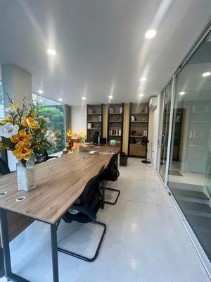 cho thuê văn phòng thái hà - đống đa- dt 90m2 - giá 15tr/tháng- lô góc - oto tránh cách phố 20m