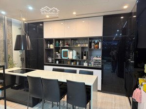 nhà đẹp himlam kiều đàm quận 7. dt 6.2 x 14 .giá 15 tỷ 5. dt 95m. 6 tầng thang máy.gần lotte