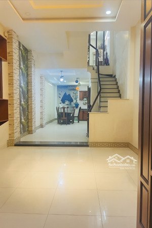 nhà 4 lầu, dòng tiền đang cho thuê 20 triệu/thang, gần đường chính bạch đằng, tân bình, khu sân bay