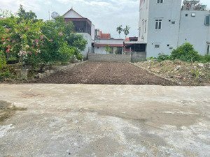 chị gái cần bán 125m thôn vĩnh tuy. hàng hiếm gia tốt. chỉ 32tr/m. mặt tiền cực rông. oto đổ cửa