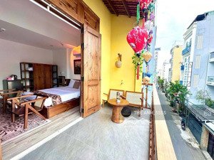 bán căn homestay khu biển mỹ khê, căn nhà 3 tầng: 5 phòng,đang tự vận hành. doanh thu 70 triệu/ th