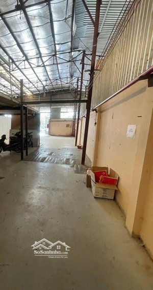 cho thuê kho quận 7 dt 300m trần cao 8m, bãi rộng đậu xe trước kho