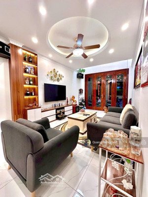 alo ngay. bán liền kề ngô thì nhậm hà đông, 200m2*5t thang máy, 10m mặt tiền, plo vỉa hè, giá 17tỷ.