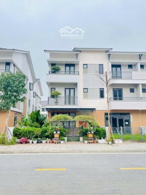 chỉ cần 2,3 tỷ sở hữu shophoues 120m xây 3 tầng đường 15,2m đối diện ga metro năm trên đường 120m