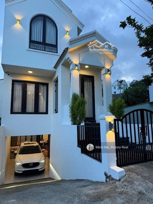 nhà phố đẹp 2 mặt tiền chỉ hơn 10 tỷ , dt: 103m2 (5x21m) kqh ngô quyền,p6,đà lạt