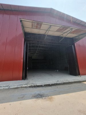 cho thuê mặt bằng 430m2 xe tải, xe container ra vào, đỗ xe thoải mái