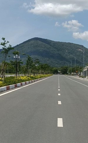 siêu phẩm đất hai mặt tiền 387m2, có 75m2 thổ cư ngay mặt tiền trần hưng đạo, tp phú mỹ giá cực rẻ