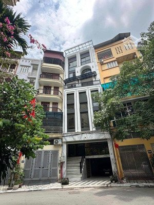 cho thuê nhà võ chí công, dt 65m2, 4 tầng, mt 7m, thông sàn, thang máy, 30tr/tháng.