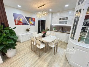 bán căn hộ chung cư tây hồ cực hiếm 44 m2 nhỉnh 3 tỷ view hồ tây lộng gió