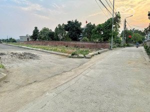 lô góc 62.9m2 nằm trên trục chính đồng trúc. cách ga metro khoảng 500m