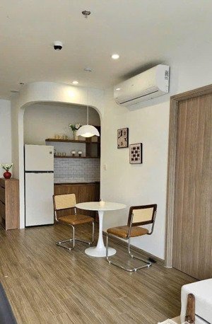 bán nhanh căn 68m2 2pn, tầng trung, full nội thất xịn sò tại vinhomes west point