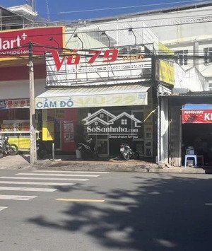 1 căn nhà duy nhất mặt tiền đường đặng tất gần bãi tắm biển hòn chồng nha trang