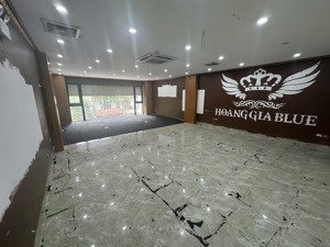 cho thuê nhà mặt phố hai bà trưng, diện tích: 80m2x3tầng, mặt tiền:5,5m, thang máy, riêng biệt