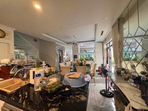 nhà nội thất cao cấp tại vạn phúc city , gia chủ cần bán gấp giá tốt dt : 9x20m ,nhà 1 hầm 5 lầu