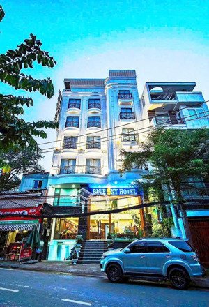 tòa chdv mt phan xích long p.3 q.phú nhuận hầm 5 tầng 8x24m 27p hđt 180tr/th 48 tỷ lh 