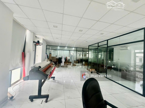 cho thuê văn phòng nguyên 1 sàn 200m2 đã ngăn vách kính 3 phòng tại vạn phúc city