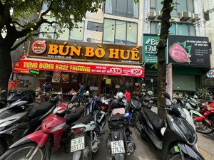 cho thuê nhà mặt phố hoàng cầu. tổng diện tích: 400m2