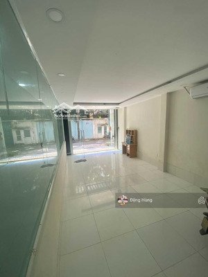cho thuê mặt bằng tại làng báo chí thảo điền, quận 2, cạnh trường quốc tế. giá thuê: 20tr/th