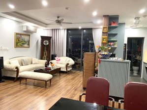 cho thuê căn hộ chung cư 3 phòng ngủ 134m2 ngoại giao đoàn