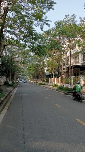 Bán Biệt thự Vườn đào Tây Hồ. B.Thự 6 tầng Thang máy, mặt tiền 15m. Diện tích 231m2. An ninh 24/7. - Anh Chị inbox Em Thụy 0961218968 0936359198