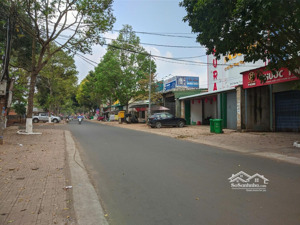 cho thuê "nhà sách tự chọn phước an"