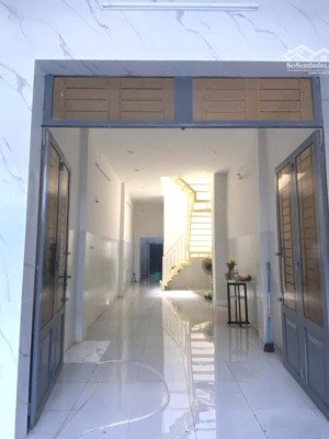 nhà mới xây gần chợ xóm mới 3x18m trệt lầu 2pn 2wc hẻm xe hơi giá 11 triệu p16 gv