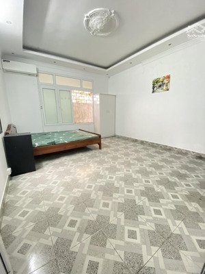 cho thuê phòng trọ tại mặt đường phúc diễn, 2,4 triệu, 20m2, giá cực chất ngày 1.6 ở luôn