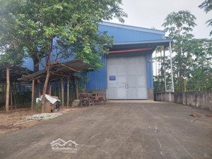 cho thuê 500 m2 kho xưởng đẹp nằm trên 910 m2 đất tại phú mãn, quốc oai. giá 25 triệu đồng /1 tháng