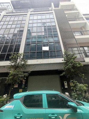 cho thuê nhà trung yên -75m2,6 tầng chia 2 phòng,có thang máy nhà full kính đẹp