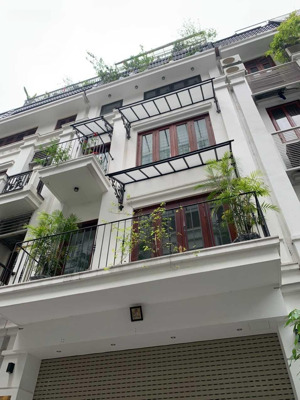 cho thuê vp tầng 1 + 2 nguyễn tuân, thanh xuân. dt 75m2/sàn, mt 5.5m. có điều hòa, lối đi riêng