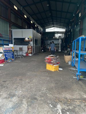 cho thuê kho xưởng dg quốc lộ 1a bhh a bình tân dt 450m2 giá : 38tr xe công 40f vào trong kho24/24