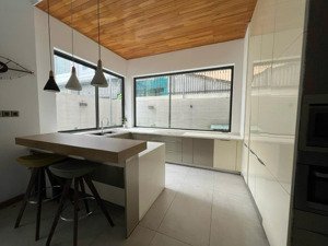 bán căn bt kdc him lam dt 10x20m giá bán 55 tỷ nhà có thang máy vị trí đẹp lh:0911775888