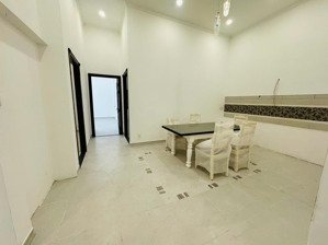 cho thuê biệt thự 2 mặt tiền đường nguyễn văn linh (gần chợ tân mỹ)