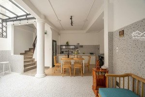 penhouse 1pn, 1 bếp hiện đại ngay vòng xoay dân chủ, viettiel tower