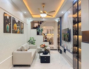 37m2 x 5 tầng bán nhà đẹp phố mỹ đình, nội thất cao cấp, giá chỉ 8,15 tỷ ( thương lượng )