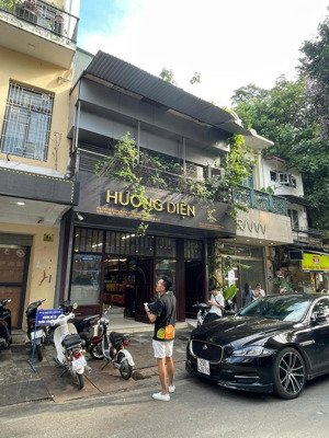 cho thuê mbkd mặt phố hàng buồm - hoàn kiếm, 270m x 3 tầng, mặt tiền 6m