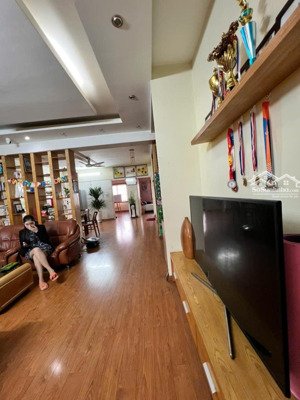 bán căn hộ đẹp lô góc, tầng đẹp. dt 140m2, 4pn, 2wc, tại nàng hương, 7 tỷ, 140m2, hà đông, hn