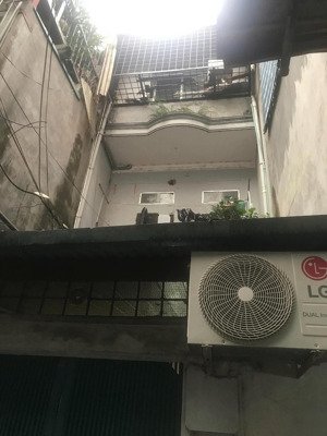 chính chủ cho thuê nhà 2.5 tầng, 40m2. giá chỉ 5 triệu/tháng, cách đường ô tô 5m