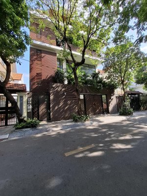 cho thuê nhà liền kề biệt thự nguyễn tuân 150m2x4t, cầu thang máy, đỗ được nhiều ô tô
