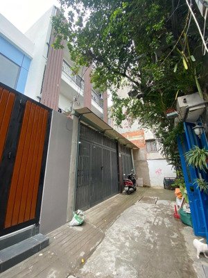 chdv mới xây ngay gần đh luật hcm, đang cho thuê full phòng giá chỉ 13,5 tỷ quá rẻ ạ !